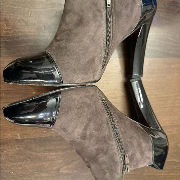 Women’s size 12 wide leather booties - Picture 4 of 13